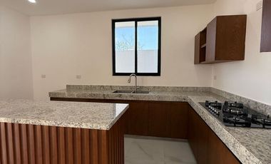 Casa en venta 4 recámaras ENTREGA INMEDIATA al norte de Mérida