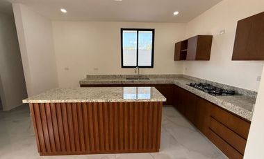 Casa en venta 4 recámaras ENTREGA INMEDIATA al norte de Mérida