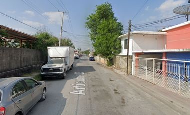 Gran Remate, Casa en Col. González (Anáhuac), Nvo. Laredo, Tamps.
