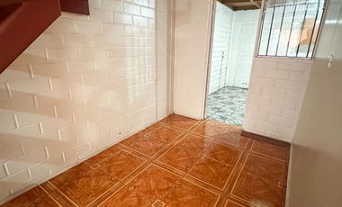 Arriendo Casa Pasaje Tokio, Quilicura / Estacionamiento