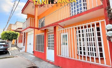 Vendo Casa muy amplia super céntrica!! en Córdoba, a unas calles de la clínica 61 y parque San Miguel!!
