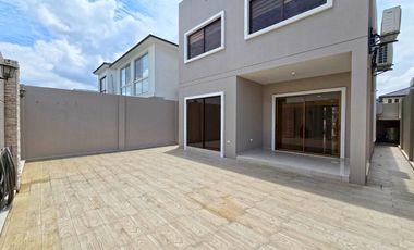 Alquiler de Casa de 3 Dormitorios, Moderna, Amplia y Equipada - Urb. Ciudad Celeste, Etapa Estribor