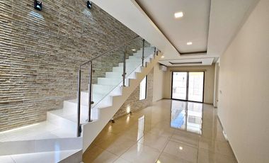 Alquiler de Casa de 3 Dormitorios, Moderna, Amplia y Equipada - Urb. Ciudad Celeste, Etapa Estribor