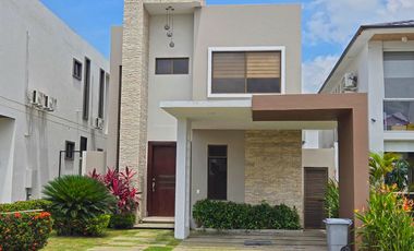 Alquiler de Casa de 3 Dormitorios, Moderna, Amplia y Equipada - Urb. Ciudad Celeste, Etapa Estribor