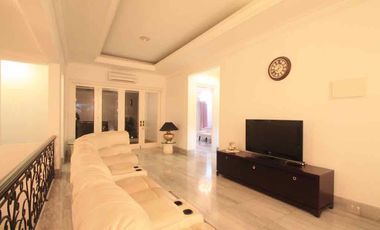 Rumah Mewah 2 Lantai di Taman Aries Kembangan
