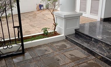 Rumah Mewah 2 Lantai di Taman Aries Kembangan