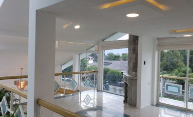 ¡OPORTUNIDAD!, en el Club Los Chillos vendo propiedad de 1125m2 de terreno y 460m2 de construcción