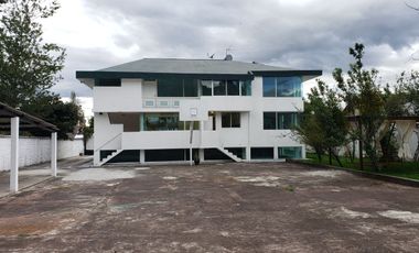 ¡OPORTUNIDAD!, en el Club Los Chillos vendo propiedad de 1125m2 de terreno y 460m2 de construcción
