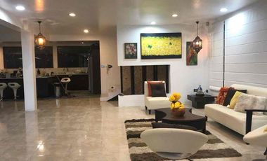 lujosa Y Ammplia Propiedad dentro de Exclusivq Urbanización