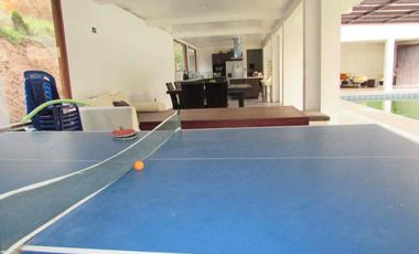 lujosa Y Ammplia Propiedad dentro de Exclusivq Urbanización