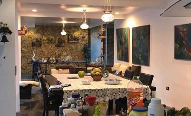 lujosa Y Ammplia Propiedad dentro de Exclusivq Urbanización