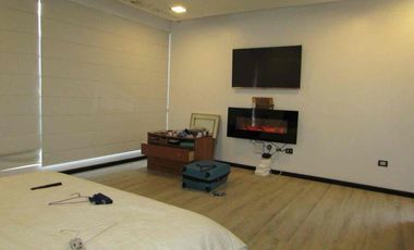 lujosa Y Ammplia Propiedad dentro de Exclusivq Urbanización