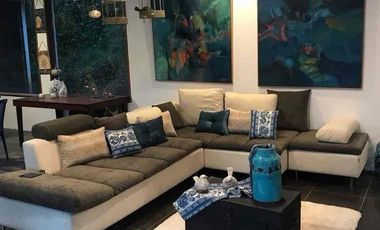 lujosa Y Ammplia Propiedad dentro de Exclusivq Urbanización