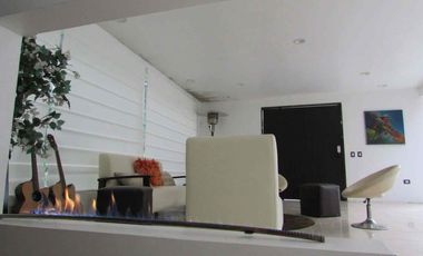 lujosa Y Ammplia Propiedad dentro de Exclusivq Urbanización