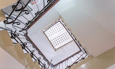 CASA SOLA COMO DE REVISTA, EXCELENTE UBICACION