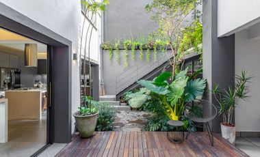 CASA SOLA COMO DE REVISTA, EXCELENTE UBICACION