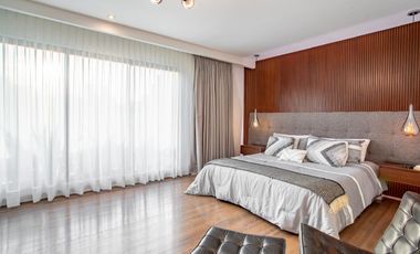 CASA SOLA COMO DE REVISTA, EXCELENTE UBICACION