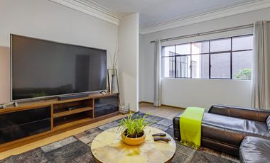 CASA SOLA COMO DE REVISTA, EXCELENTE UBICACION