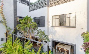 CASA SOLA COMO DE REVISTA, EXCELENTE UBICACION