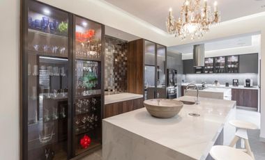 CASA SOLA COMO DE REVISTA, EXCELENTE UBICACION