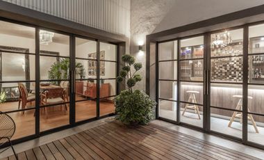 CASA SOLA COMO DE REVISTA, EXCELENTE UBICACION