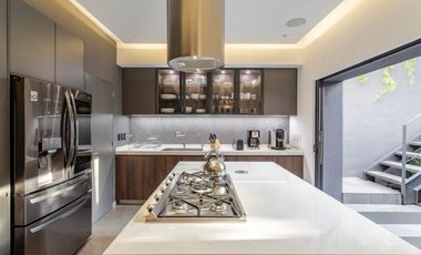 CASA SOLA COMO DE REVISTA, EXCELENTE UBICACION