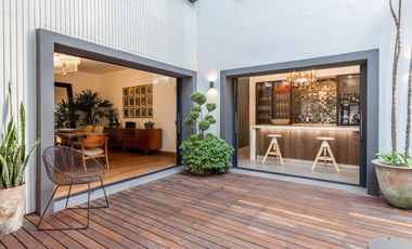 CASA SOLA COMO DE REVISTA, EXCELENTE UBICACION