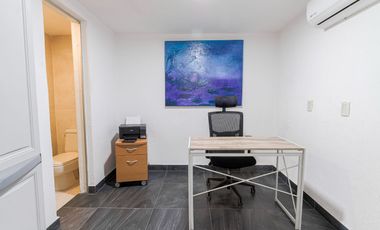 Casa Moderna con terraza y doble altura. Estacionamiento hasta para 6 coches.Jardines del Sol.