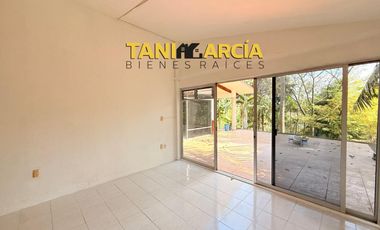 Rento Bella Casa de 1 Nivel en Córdoba de 4,400 m2 terreno, Fraccionamiento Privado