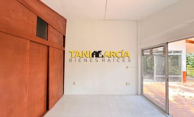 Rento Bella Casa de 1 Nivel en Córdoba de 4,400 m2 terreno, Fraccionamiento Privado