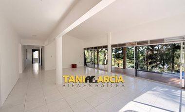 Rento Bella Casa de 1 Nivel en Córdoba de 4,400 m2 terreno, Fraccionamiento Privado