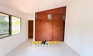 Rento Bella Casa de 1 Nivel en Córdoba de 4,400 m2 terreno, Fraccionamiento Privado