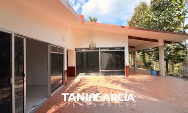 Rento Bella Casa de 1 Nivel en Córdoba de 4,400 m2 terreno, Fraccionamiento Privado