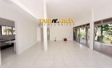 Rento Bella Casa de 1 Nivel en Córdoba de 4,400 m2 terreno, Fraccionamiento Privado