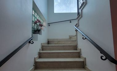 En venta amplia y hermosa casa  de 5 dormitorios frente al lago en La fontana, sector El Tornero, via a Samborondon