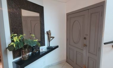En venta amplia y hermosa casa  de 5 dormitorios frente al lago en La fontana, sector El Tornero, via a Samborondon