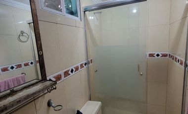En venta amplia y hermosa casa  de 5 dormitorios frente al lago en La fontana, sector El Tornero, via a Samborondon