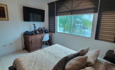 En venta amplia y hermosa casa  de 5 dormitorios frente al lago en La fontana, sector El Tornero, via a Samborondon