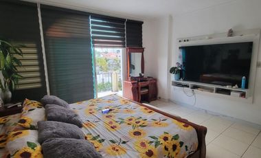 En venta amplia y hermosa casa  de 5 dormitorios frente al lago en La fontana, sector El Tornero, via a Samborondon