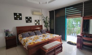 En venta amplia y hermosa casa  de 5 dormitorios frente al lago en La fontana, sector El Tornero, via a Samborondon