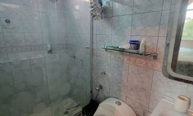 En venta amplia y hermosa casa  de 5 dormitorios frente al lago en La fontana, sector El Tornero, via a Samborondon