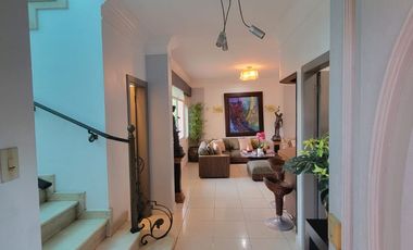 En venta amplia y hermosa casa  de 5 dormitorios frente al lago en La fontana, sector El Tornero, via a Samborondon