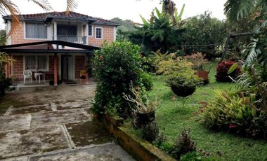 VENTA DE FINCA MUY ACOGEDORA DE 2.100 MT2 EN VEREDA LA MESETA, EL PEÑOL, ANTIOQUIA