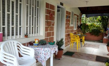 VENTA DE FINCA MUY ACOGEDORA DE 2.100 MT2 EN VEREDA LA MESETA, EL PEÑOL, ANTIOQUIA