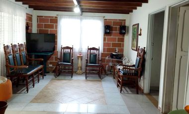 VENTA DE FINCA MUY ACOGEDORA DE 2.100 MT2 EN VEREDA LA MESETA, EL PEÑOL, ANTIOQUIA