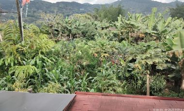 VENTA DE FINCA MUY ACOGEDORA DE 2.100 MT2 EN VEREDA LA MESETA, EL PEÑOL, ANTIOQUIA