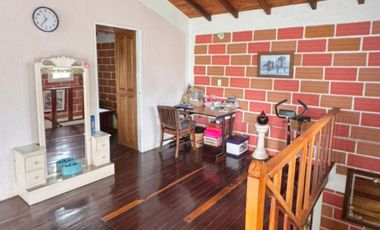 VENTA DE FINCA MUY ACOGEDORA DE 2.100 MT2 EN VEREDA LA MESETA, EL PEÑOL, ANTIOQUIA