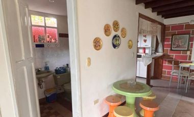 VENTA DE FINCA MUY ACOGEDORA DE 2.100 MT2 EN VEREDA LA MESETA, EL PEÑOL, ANTIOQUIA