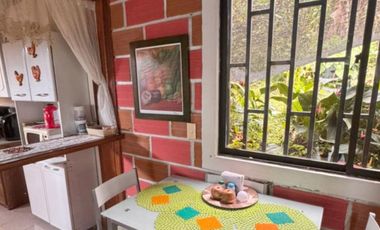 VENTA DE FINCA MUY ACOGEDORA DE 2.100 MT2 EN VEREDA LA MESETA, EL PEÑOL, ANTIOQUIA