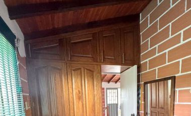 VENTA DE FINCA MUY ACOGEDORA DE 2.100 MT2 EN VEREDA LA MESETA, EL PEÑOL, ANTIOQUIA